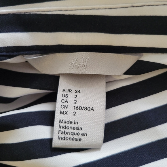 Black and white blouse. New never worn. Size 2. - Picture 2 of 2